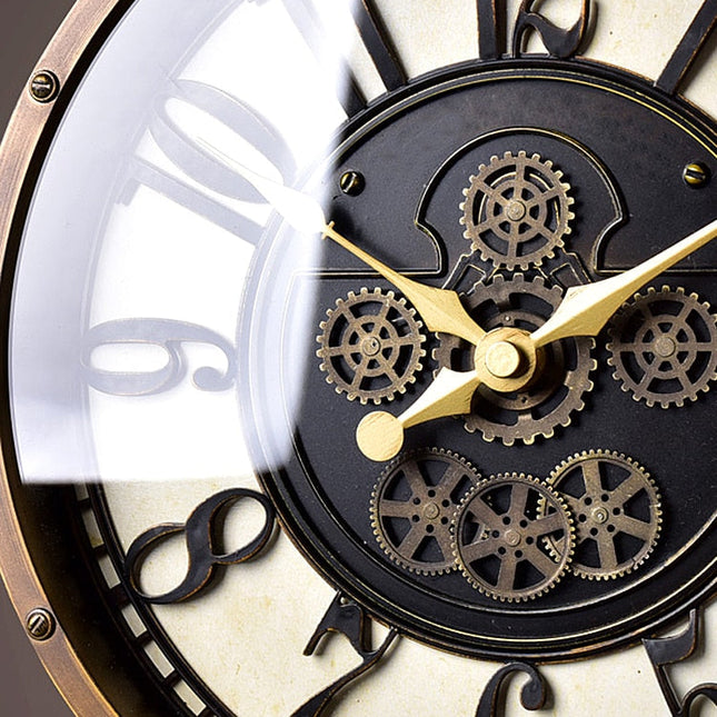 Reloj de pared antiguo con péndulo