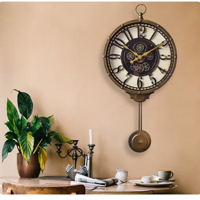 Reloj de pared antiguo con péndulo