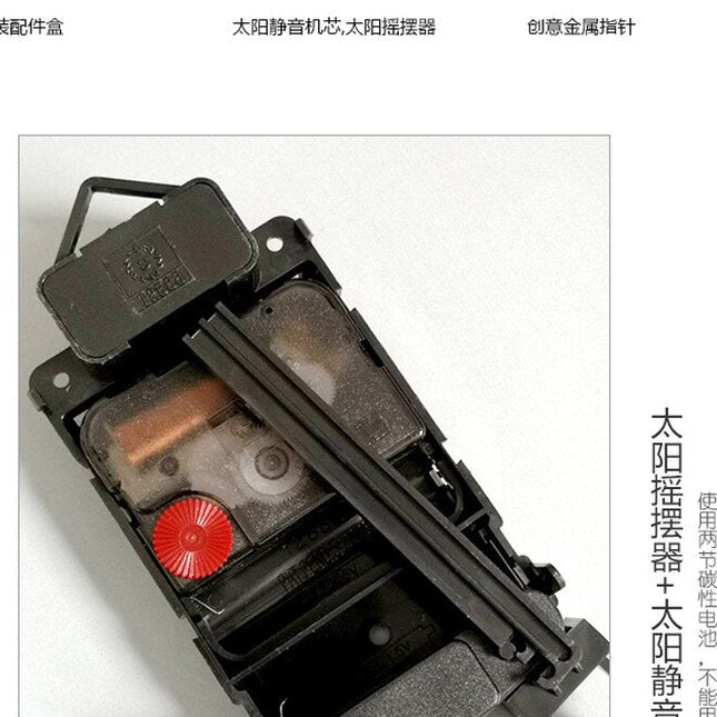 Reloj de pared amarillo con péndulo