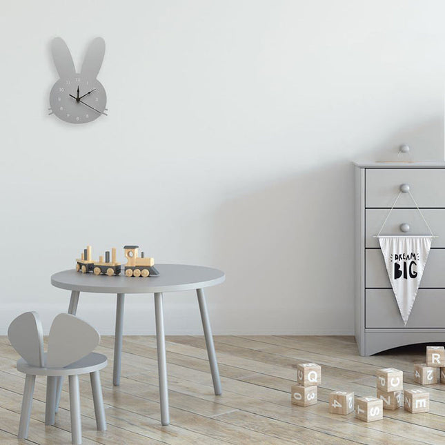 Reloj de pared con orejas conejo