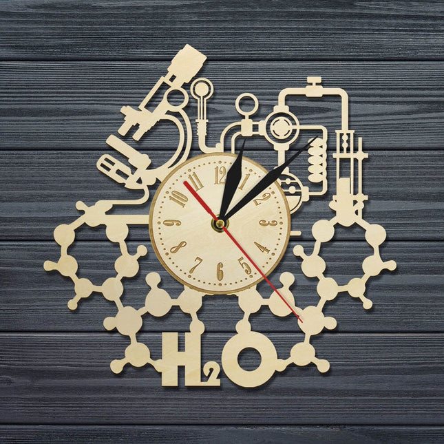 Reloj de pared de madera científico