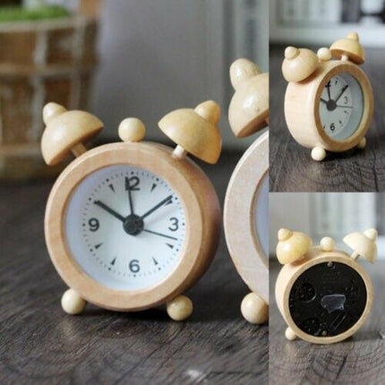 Pequeño despertador de madera para mesita