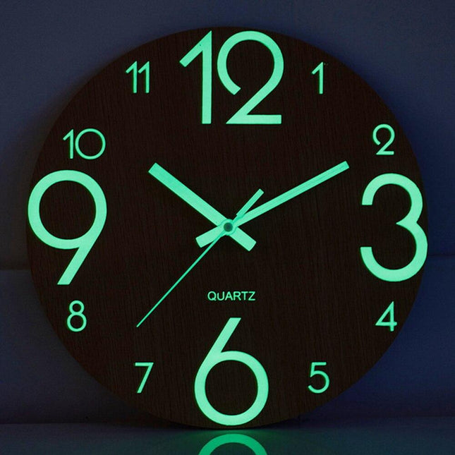 Reloj de pared de madera luminoso