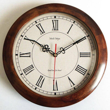 Reloj de pared de madera antiguo