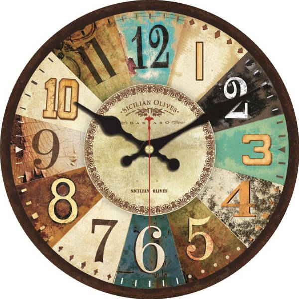 Reloj de pared de madera clásico