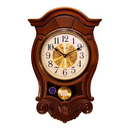 Reloj de pared clásico con péndulo