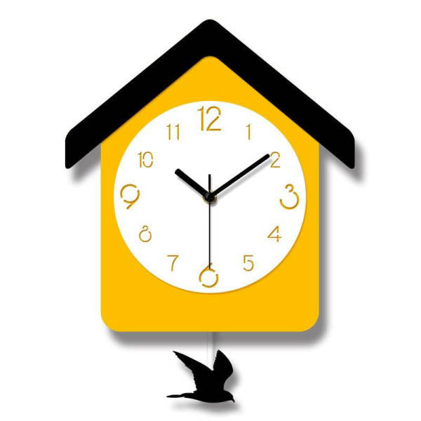 Reloj de pared amarillo con péndulo