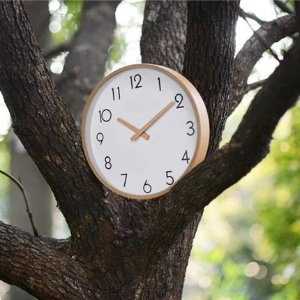 Reloj de pared de madera nórdico