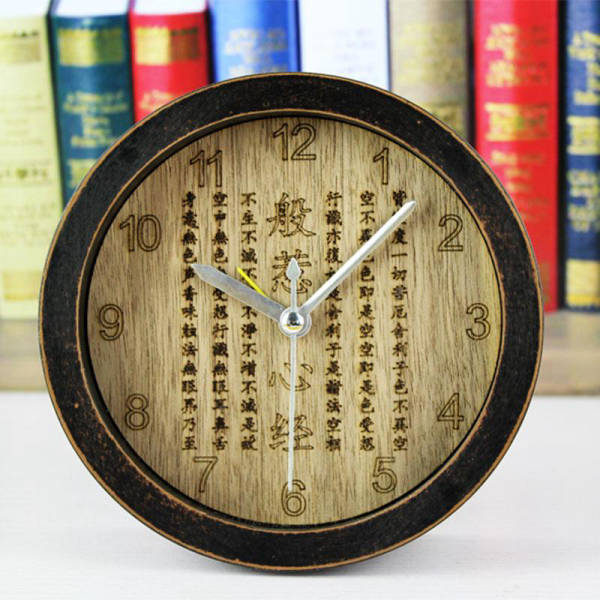 Reloj de madera estilo oriental