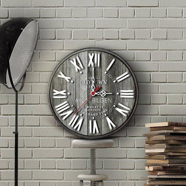 Reloj de pared rústico números romanos