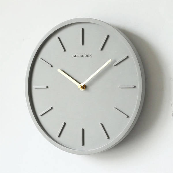 Pequeño reloj de pared estilo industrial
